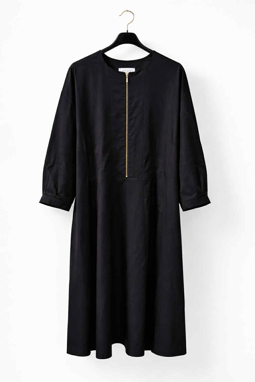 Suknelė su užtrauktuku priekyje