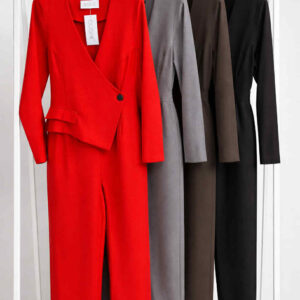 Elegantiškas kombinezonas su asimetrišku užsegimu