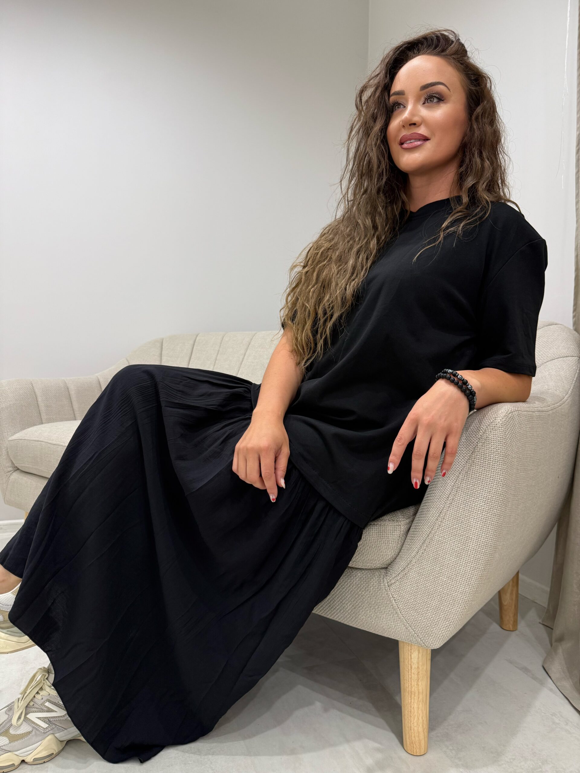 Minimalistinė juoda suknelė - Image 3
